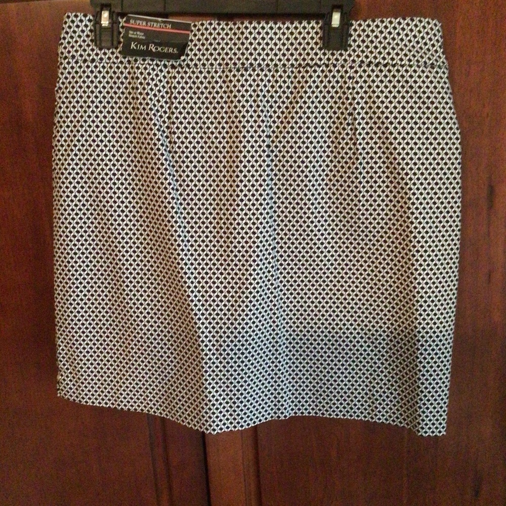 NWT Skort- Black and white design